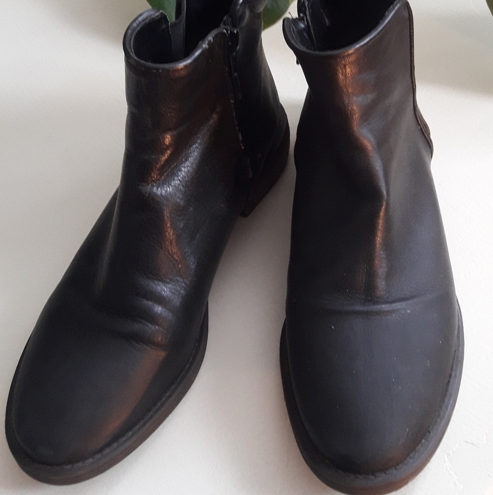 SOLD Black Leather Zara Boots Made in Spain - Picture 2 of 9
